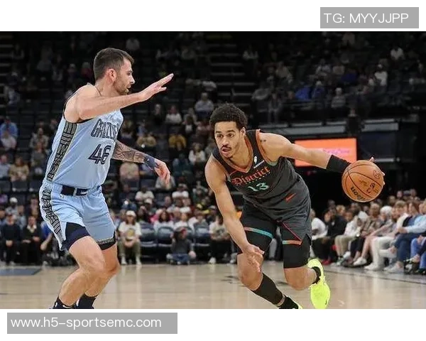 普尔表现低迷仅得7分关键时刻被教练弃用坐板凳引发热议